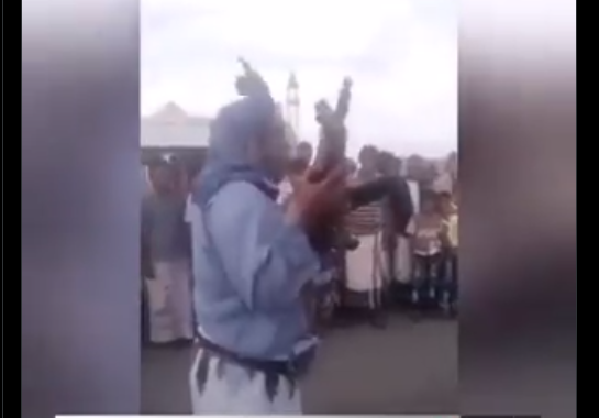 منطقة تخضع لسيطرة الخوو ثيين تشهد أول زواج للمثليين وسط غضب شعبي