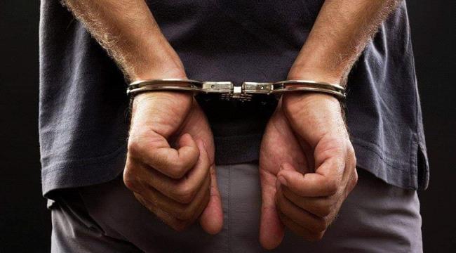 حضرموت .. القبض على عصابة تمتهن سرقة المنازل القديمة