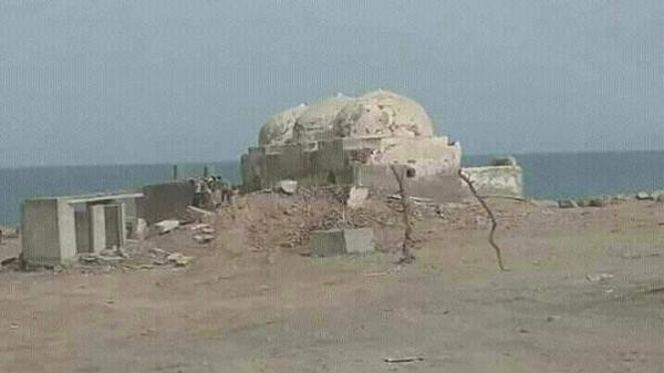 نافذ حوثي يعتدي على ضريح إسلامي أثري غربي اليمن