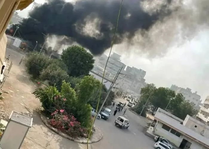 حريق هائل يلتهم أحد أقسام مستشفى الصداقة في عدن