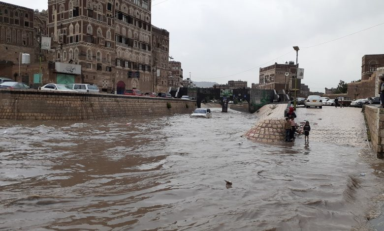 بالصور.. هكذا بدت “سائلة صنعاء” بعد امطار عصر اليوم