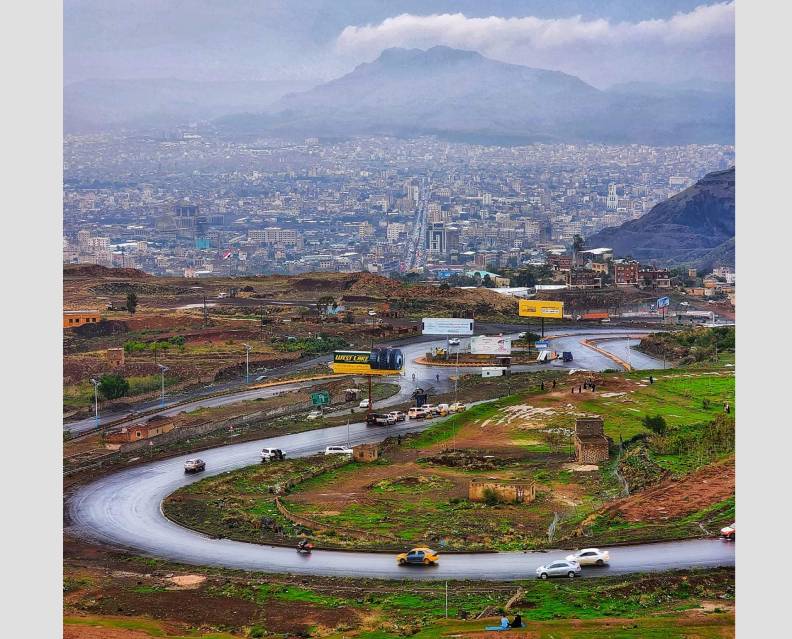 شاهد بالصور.. أجواء غائمة في صنعاء تظهر جمال منظرها