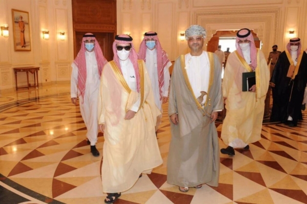 وزير الخارجية السعودي يصل مسقط
