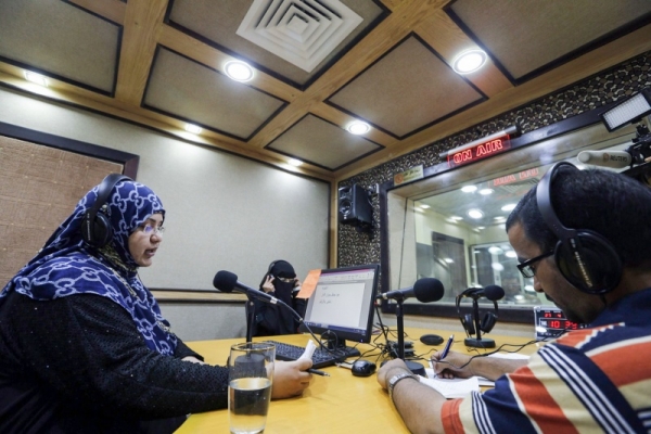 سلطات عدن تهدد بمنع وسائل الإعلام الخاصة وشركات البث من مزاولة عملها بالعاصمة المؤقتة
