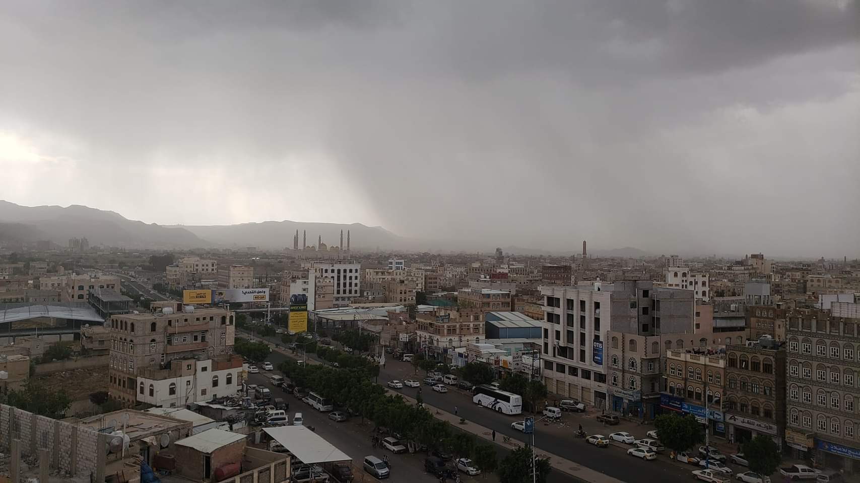 أمطار على 13 محافظة.. الأرصاد: ابتعدوا عن مجاري السيول..!