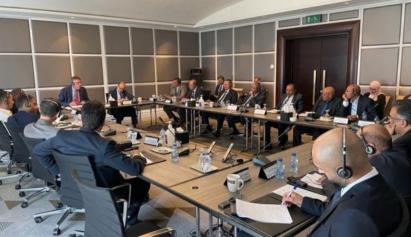 استئناف اجتماعات اللجنة العسكرية المشتركة بين الشرعية والحوثيين في عمان