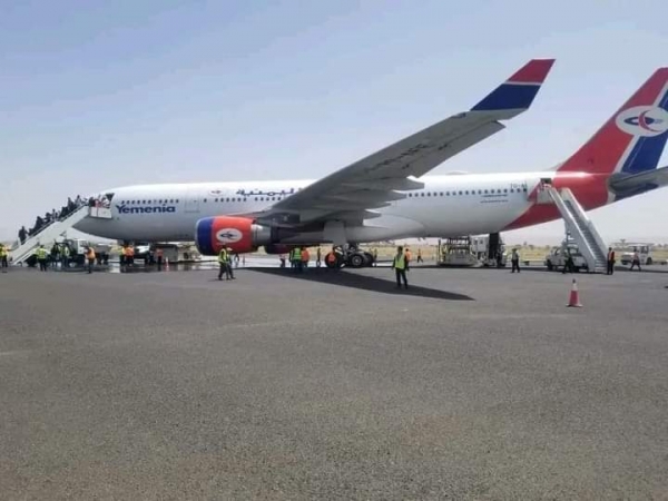 الحكومة  تُحمّل مليشيا إيران مسؤولية توقف الرحلات الجوية من مطار صنعاء