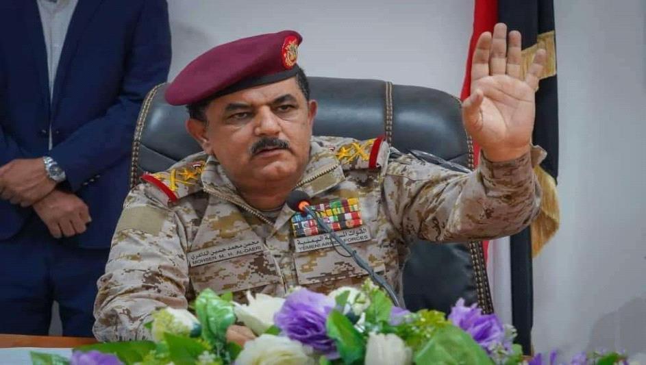 وزير الدفاع يصدر قرارات تكليف