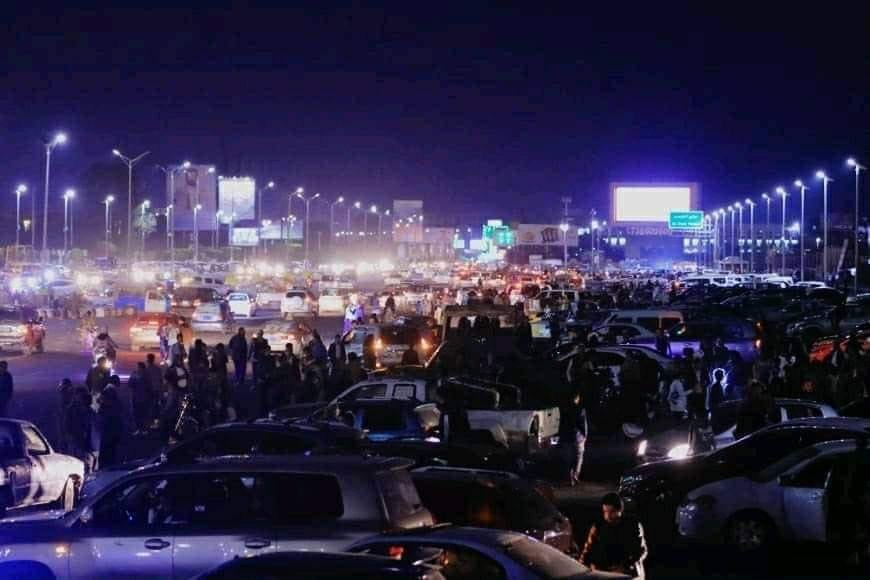 ميدان السبعين بصنعاء يمتلئ بالحشود استعداداً لاستقبال منتخب الناشئين