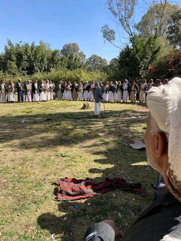 مشايخ قبائل يتعهدون بالعمل على محاسبة عناصر حوثيين قتلت سائق شاحنة بالجوف  