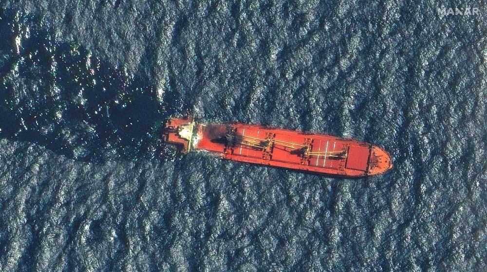  اندلاع حريق على متن سفينة إسرائيلية تم استهدافها جنوب شرقي عدن