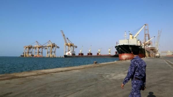 مليشيات إيران تعزز سيطرتها الاقتصادية على موانئ الحديدة