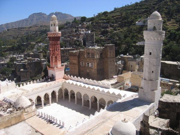 فرض الأذان الطائفي في أكبر مساجد إب