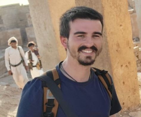 صحفي فرنسي يكشف عما تعرض له في سجون محافظة يمنية