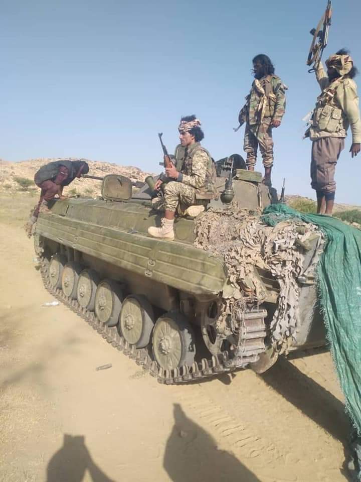 مليشيا الحوثي تحشد مقاتليها لاستعادة المواقع المحررة في البيضاء والتحالف يقطع الطريق