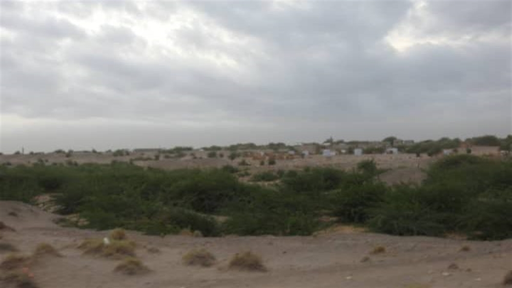قصف حوثي يستهدف القرى السكنية جنوبي الحديدة
