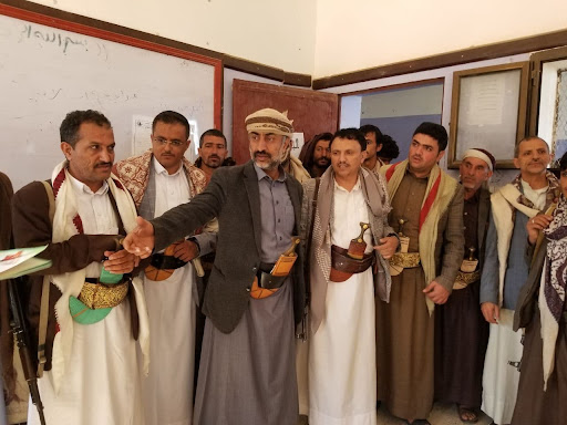 الحوثيون يداهمون منزل شقيق قائد المقاومة في محافظة المحويت