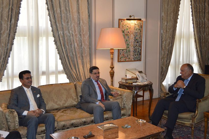 الكشف عن تفاصيل أول لقاء بين بن مبارك ووزير الخارجية المصري عقب الإجراءات الأخيرة للمسافرين اليمنيين