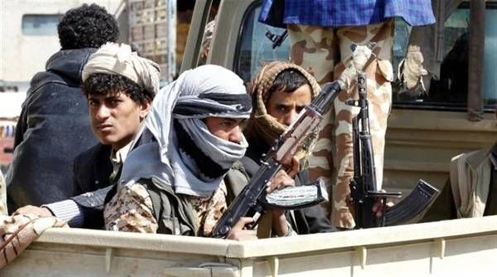 مليشيا الحوثي تقتحم منزل أحد المشايخ في عمران وتختطف مواطنين اثنين
