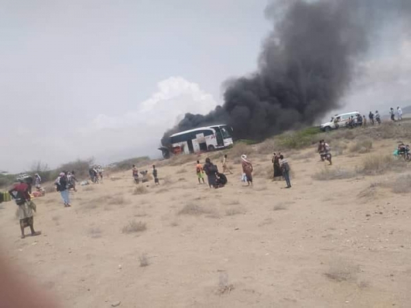 حريق هائل يلتهم باص نقل جماعي لمسافرين يمنيين نحو السعودية ومصادر تكشف التفاصيل 