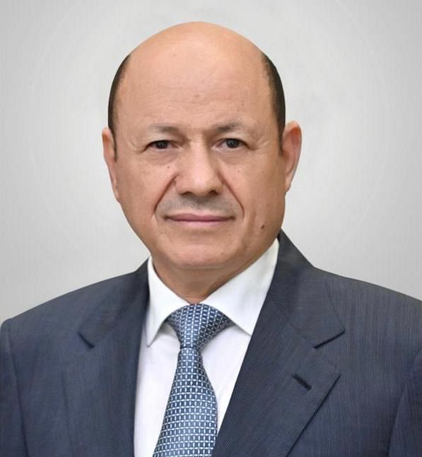 الرئيس اليمني يغادر عدن إلى الكويت في مستهل جولة خارجية