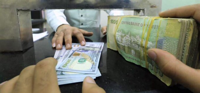 سقوط مدوي للريال اليمني أمام العملات الإجنبية في عدن