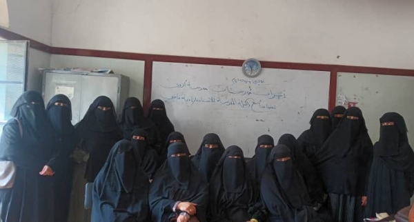 إب..معلمات يضربن عن العمل احتجاجا على طرد وكيلة مدرسة من قبل مسؤول تابع لمليشيا إيران