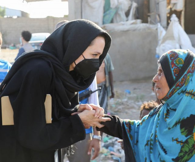 ميون تحث أنجلينا جولي لزيارة صنعاء