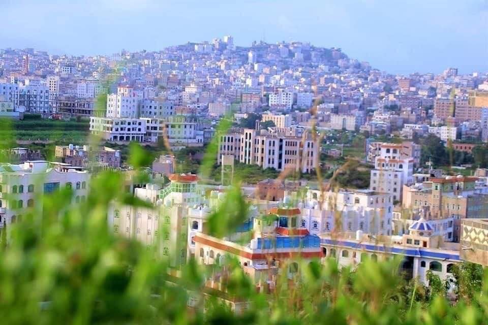 قتلى بإشتباكات مسلحة في نقطة حوثية شرق إب