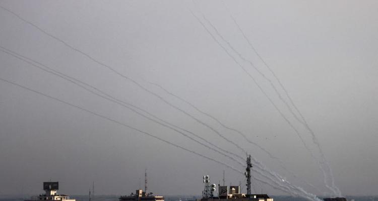 صواريخ من غزة نحو إسرائيل وتسلل مقاومين فلسطينيين إلى الأراضي المحتلة