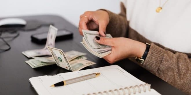 انهيار أسعار صرف الريال اليمني مقابل العملات الأجنبية
