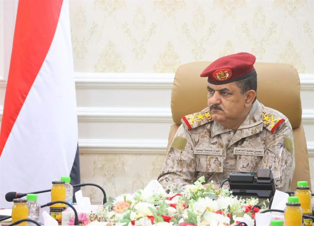 وزارة الدفاع تعلن بدء صرف مرتبات ثلاثة اشهر للشهداء والجرحى ومصدر يوضح مصير راتب ديسمبر
