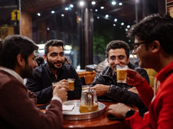 "بيت القهوة اليمني".. لماذا يُعد أكثر الأماكن الليلية إثارة للشباب المسلمين في بروكلين الأمريكية؟
