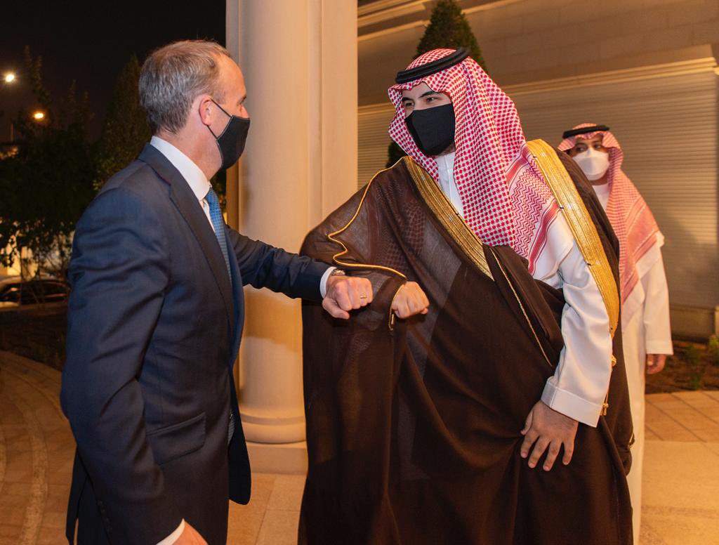 تشديد سعودي بريطاني على انخراط الحوثيين سلميا في حل الأزمة