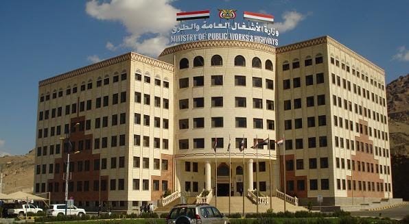 أشغال العاصمة صنعاء ينفذ مشاريع طرق في العاصمة المؤقتة عدن