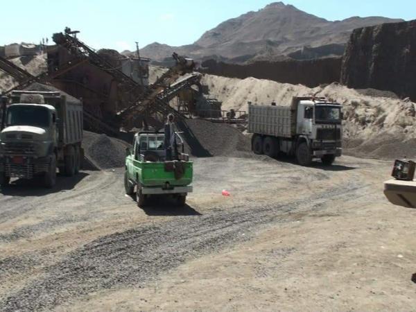 الجبايات الخوثية تدفع مالكي مطارح النيس والخرسانات للإضراب عن العمل