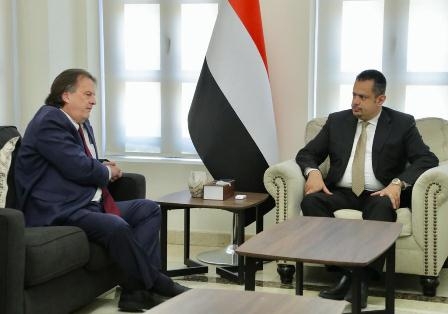 رئيس الوزراء يطالب بدعم دولي عاجل للاقتصاد الوطني