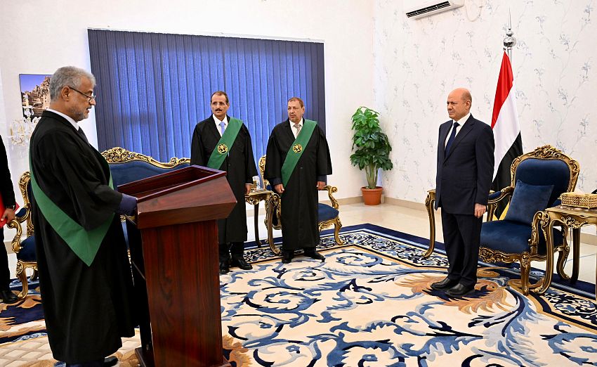 القضاة بالمحكمة العليا يؤدون اليمين القانونية امام الرئيس العليمي