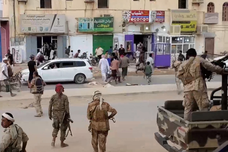 قيادي جنوبي: الانتقالي سقط أخلاقيا وأصبحت مهمته نهب الإيرادات والبسط على أراضي المواطنين