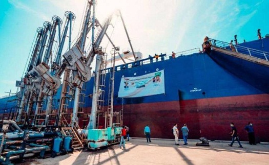 وصول الدفعة الخامسة من المنحة النفطية السعودية لتشغيل محطات الكهرباء إلى عدن   