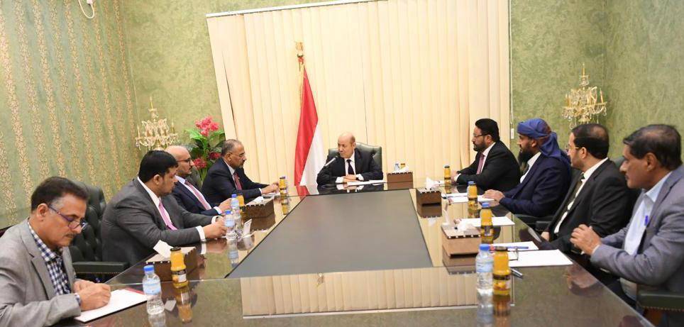 أنباء عن استقالة العليمي والعرادة من المجلس الرئاسي - تفاصيل