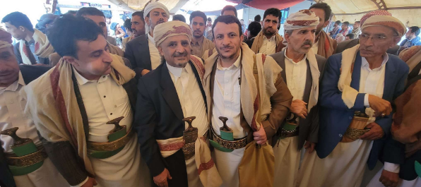شاهد.. الشيخ الاحمر يتحدى مليشيا إيران بزفاف جمهوري لنجليه في قلب صنعاء .. فيديو