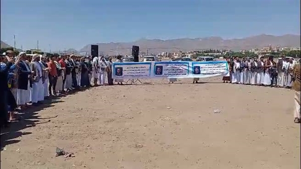  وقفة احتجاجية لموظفي شركة "برودجي" بصنعاء للمطالبة بإعادة فتحها وإطلاق سراح مديرها