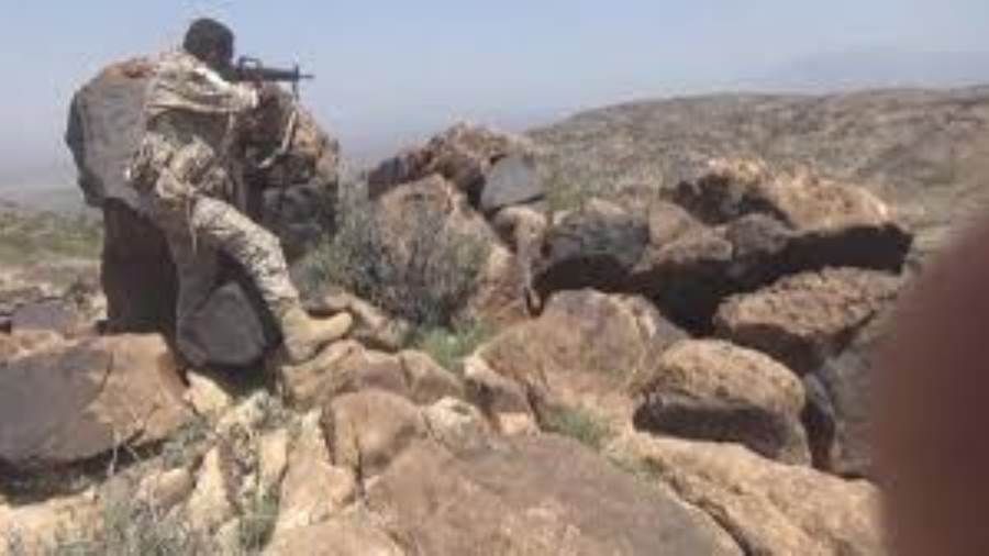 مقتل وإصابة 3 جنود في قصف حوثي بالضالع