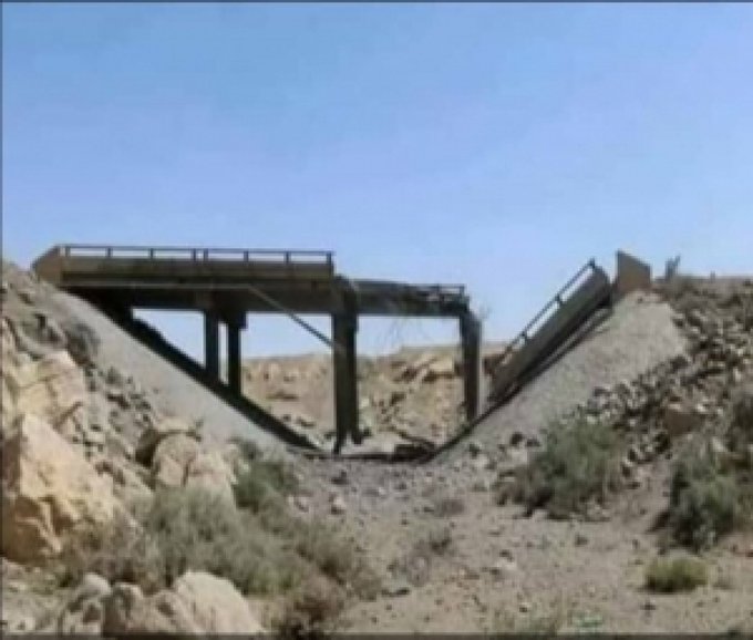 مسلحو الحوثي يفجرون 3 جسور في البيضاء 