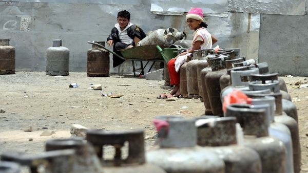 وسط تذمر شعبي.. مليشيا الحوثي تفتعل أزمة غاز جديدة في صنعاء
