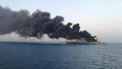 إنقاذ 7 بحارة هنود عقب اندلاع حريق فى سفينتهم بميناء عدن