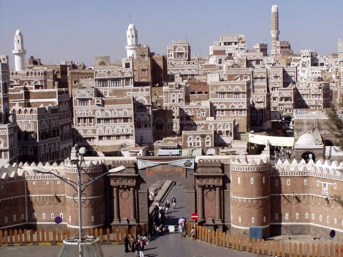 وفاة طفل واصابة اخرين بحريق محل تجاري في صنعاء