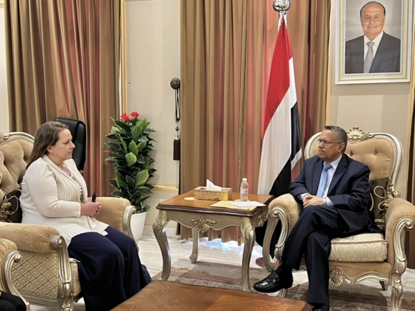بن دغر يدعو الحكومة الأمريكية لدفع الحوثيين إلى طاولة الحوار