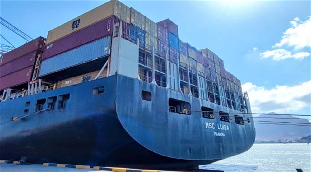 ميناء عدن يستقبل سفينة حاويات عملاقة